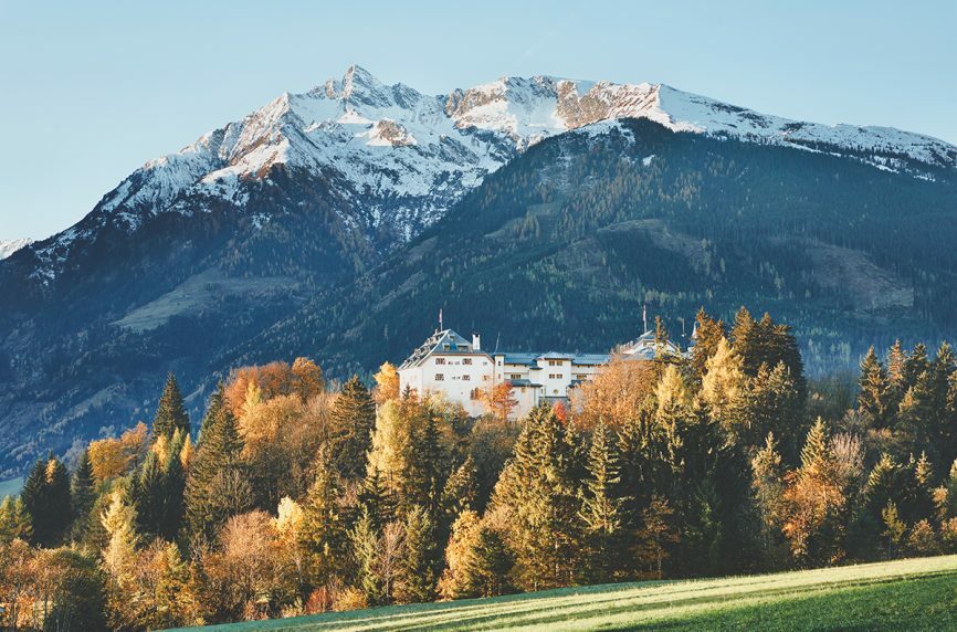 Schloss Mittersill Aussenansicht Herbst 1 866x572