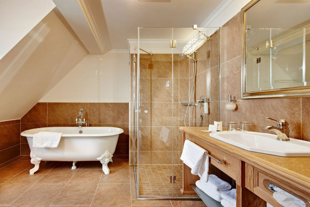 Sehr modernes Badezimmer in der Suite Clark Gabel